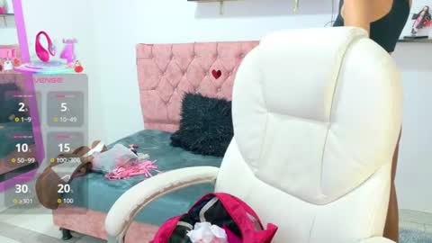 Snapshot of velinahoneyy chatting on June 17, 2026, 12:40 pm velinahoneyy online show from June 17, 2026, 12:40 pm