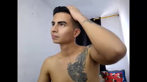 velk_hot1 online show from December 28, 2024, 5:03 pm