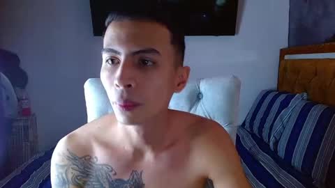 velk_hot1 online show from April 21, 2026, 12:33 pm