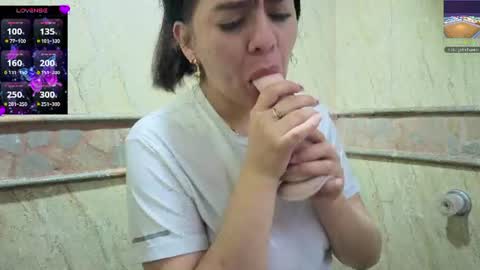 VELOURNYX online show from June 18, 2026, 3:51 am