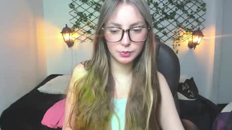 Snapshot of velvet__moon chatting on March 25, 2026, 12:38 am Sophi online show from March 25, 2026, 12:38 am