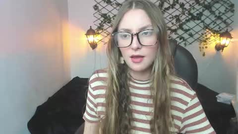 Snapshot of velvet__moon chatting on March 26, 2026, 12:17 am Sophi online show from March 26, 2026, 12:17 am