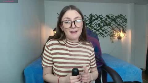 Snapshot of velvet__moon chatting on April 6, 2026, 4:46 am Sophi online show from April 6, 2026, 4:46 am