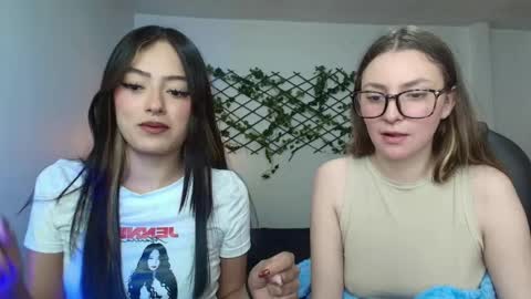 Snapshot of velvet__moon chatting on April 10, 2026, 12:05 am Sophi online show from April 10, 2026, 12:05 am
