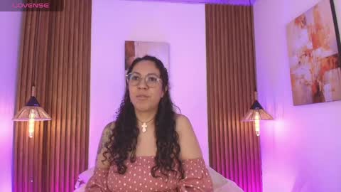 Snapshot of velvet_curly chatting on May 1, 2026, 12:21 pm Emma Curly online show from May 1, 2026, 12:21 pm