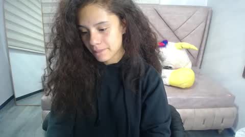 velvet_moon_v online show from September 24, 2025, 1:25 pm