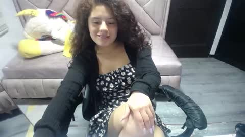 velvet_moon_v online show from October 17, 2025, 1:46 pm