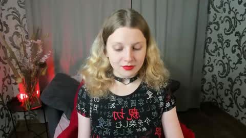 velvet_peach_ online show from November 27, 2025, 10:28 am