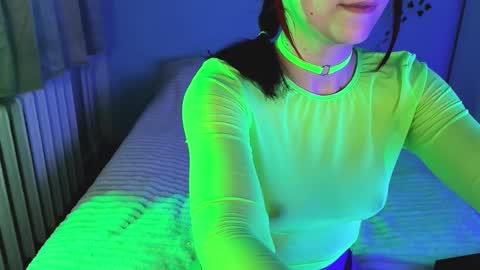 Snapshot of velvet_siren chatting on January 17, 2025, 6:02 pm Violet online show from January 17, 2025, 6:02 pm