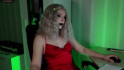 Snapshot of velvet_siren chatting on October 29, 2025, 4:20 pm Violet online show from October 29, 2025, 4:20 pm