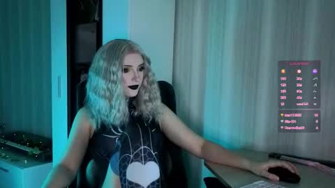 Snapshot of velvet_siren chatting on November 4, 2025, 6:51 pm Violet online show from November 4, 2025, 6:51 pm