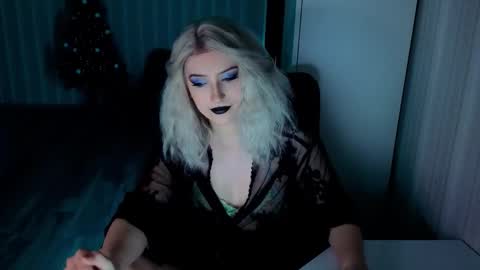 Snapshot of velvet_siren chatting on January 17, 2026, 11:37 am Violet online show from January 17, 2026, 11:37 am