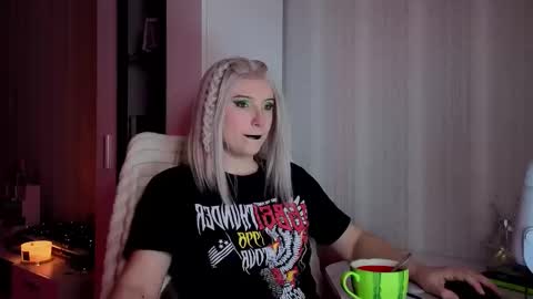 Snapshot of velvet_siren chatting on March 3, 2026, 9:04 am Violet online show from March 3, 2026, 9:04 am