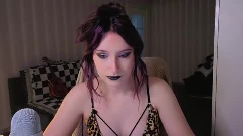 Snapshot of velvet_siren chatting on May 12, 2026, 12:46 pm Violet online show from May 12, 2026, 12:46 pm