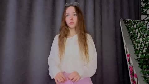 Polly online show from October 16, 2025, 8:32 pm