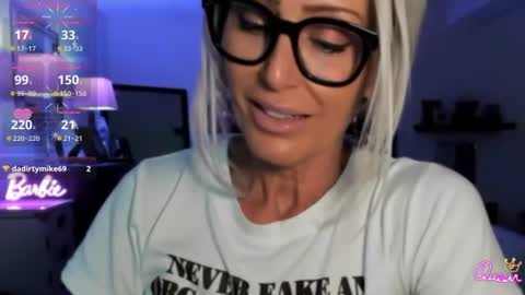 Snapshot of velvetbarbie chatting on July 3, 2026, 11:11 pm VelvetBarbie online show from July 3, 2026, 11:11 pm