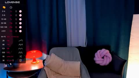 Mia online show from November 30, 2025, 8:51 am