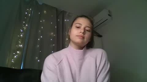 velveted_ivy online show from November 19, 2025, 11:21 am