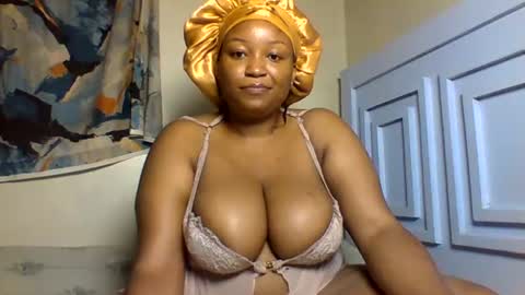 Snapshot of velvetnova_x91 chatting on August 4, 2026, 9:39 pm Prettie diva online show from August 4, 2026, 9:39 pm