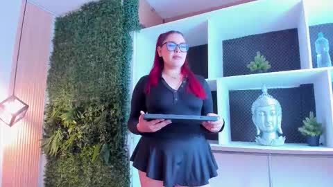 velvetscarlett online show from February 26, 2026, 12:15 pm