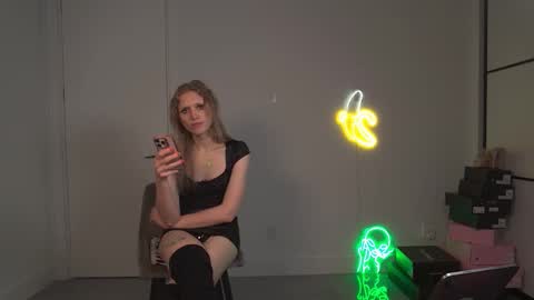 VelvetTGirl online show from March 16, 2026, 5:50 pm