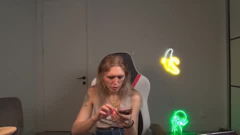 VelvetTGirl online show from March 25, 2026, 6:52 am