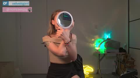 VelvetTGirl online show from April 19, 2026, 5:40 am