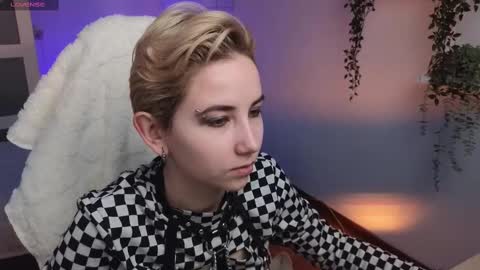 CLEOshort hair  TIna long hair  online show from February 9, 2025, 2:50 pm