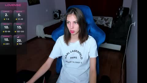 veneradi615 online show from December 11, 2024, 1:28 pm