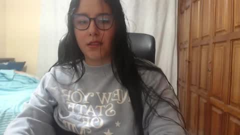 Snapshot of venus_cat_ chatting on June 7, 2026, 4:05 am Venus online show from June 7, 2026, 4:05 am