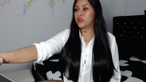 venus_menoza online show from December 2, 2024, 9:50 pm