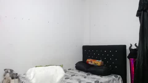 venus_menoza online show from February 10, 2025, 11:57 am