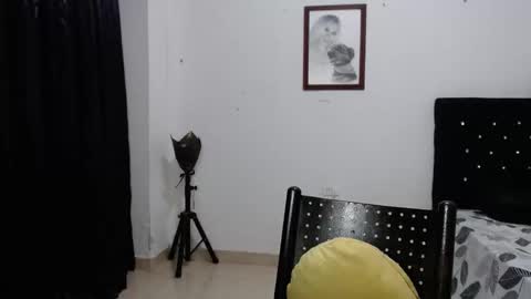 venus_menoza online show from October 19, 2025, 12:50 pm