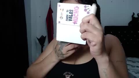 venus_menoza online show from November 17, 2025, 12:33 pm