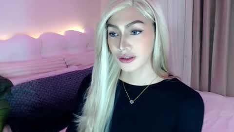 Venus Sunrise Bombshell online show from April 21, 2026, 7:17 pm