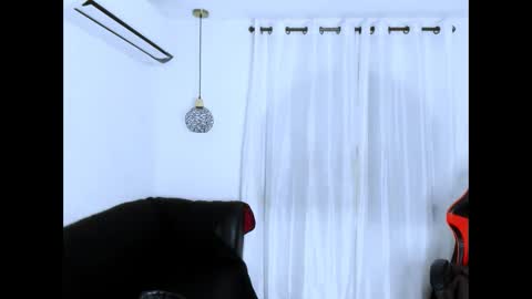 venus_velvet online show from November 13, 2025, 1:04 am