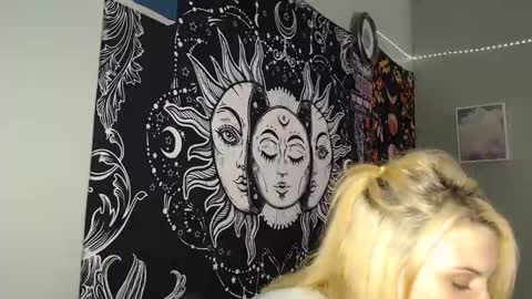 Snapshot of venusastar chatting on September 12, 2025, 2:00 am Miss Venus online show from September 12, 2025, 2:00 am