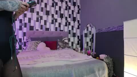 venusinylons online show from December 15, 2025, 12:31 pm