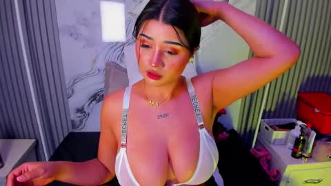 Snapshot of venusowen_ chatting on May 7, 2026, 2:22 pm Venusowen online show from May 7, 2026, 2:22 pm