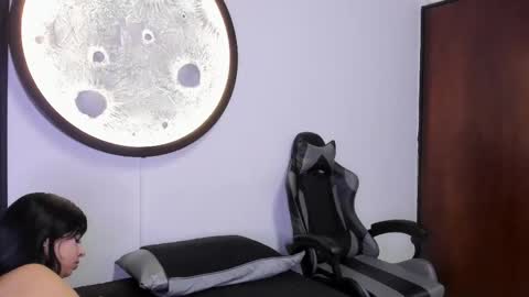 venuss09 online show from October 7, 2025, 9:01 pm