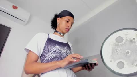 venuss_03 online show from April 8, 2026, 3:28 am