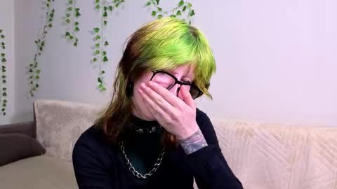 Erica online show from September 18, 2025, 7:38 pm