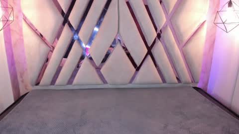 Domelipa  online show from February 7, 2025, 11:45 am