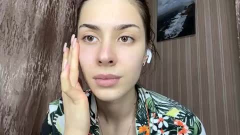 Ayla online show from April 19, 2026, 1:21 pm