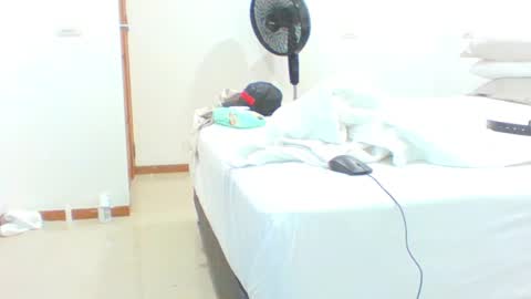 vergagolosa22 online show from December 1, 2025, 4:06 am