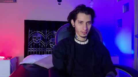 vergil_noir online show from June 14, 2026, 4:47 am