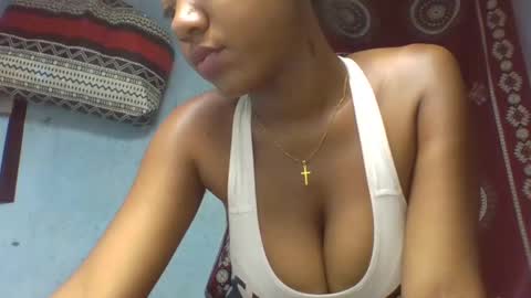 verolla31 online show from February 12, 2025, 5:37 pm