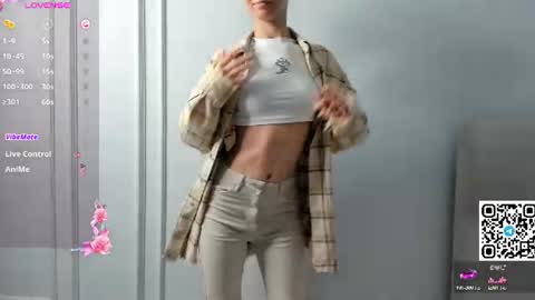 Snapshot of veronica_burns chatting on July 28, 2026, 11:17 am Anny online show from July 28, 2026, 11:17 am