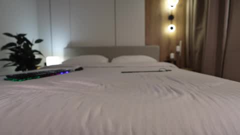 Veronica online show from December 13, 2025, 7:53 pm