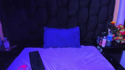 VeronicaCream  online show from April 1, 2026, 4:35 am